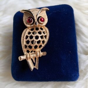 Avon vintage gold tone owl brooch